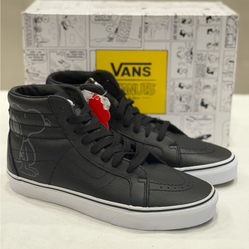 Vans Unisex Snoopy Emboss SK8-Hi Color Black Size Men8/ Women9.5